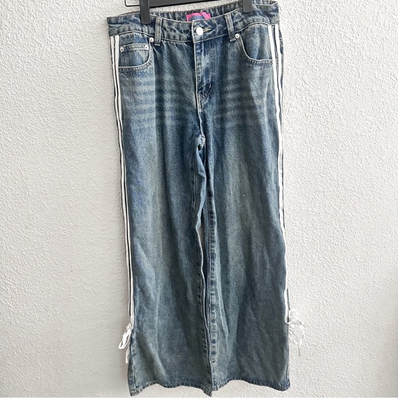 NWOT Edikted Blue Washed Low Rise Bow Ribbon Baggy Jeans - Picture 3 of 11